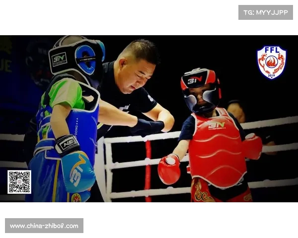 华云擂女子MMA对决,杨青青与森巴提·木合依提展现巾帼风采。 华云擂女子MMA对决,杨青青与森巴提·木合依提展现巾帼风采。